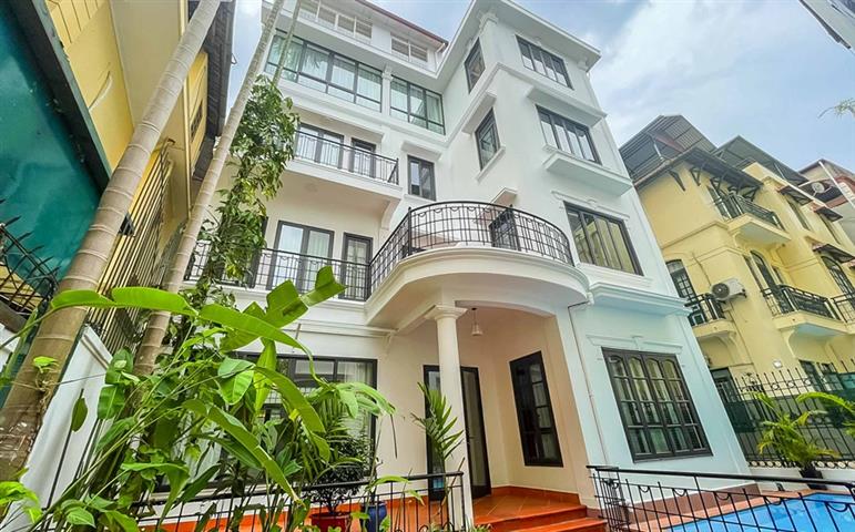 Beautiful 4-bedroom villa with swimming pool in Xom Chua, Tay Ho, car access