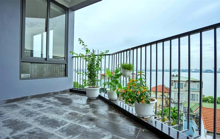 Modern and lake view 2 bedroom apartment for rent in Quang Khanh, Tay Ho