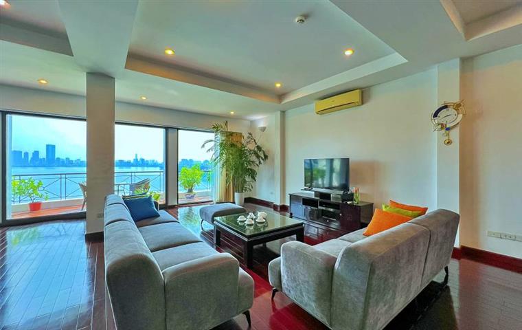 LAKE VIEW, modern apartment with 3 bedrooms and large balcony for rent in Xuan Dieu