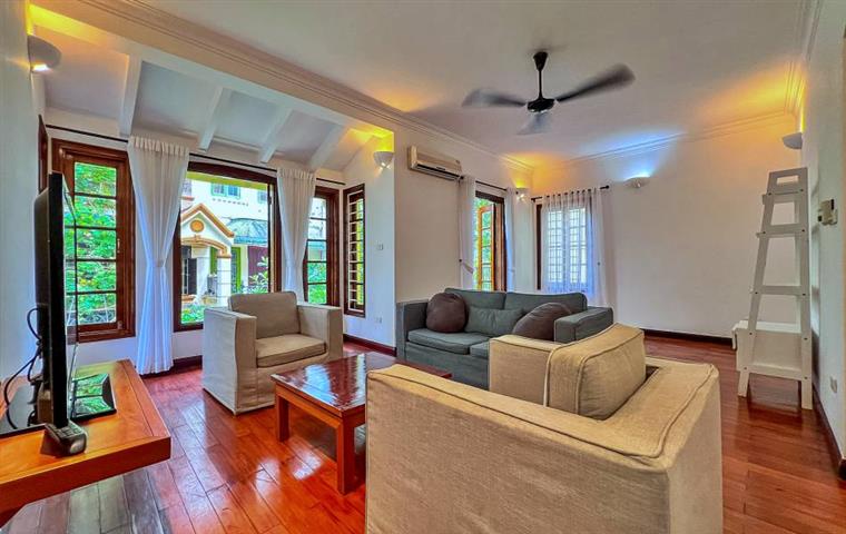 Newly renovated 4-bedroom house for rent in Dang Thai Mai